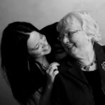 「ためらわずに」を英語でどう表現する?:決断や行動に関する英語フレーズ