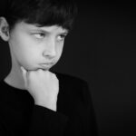 「すねる」不機嫌な感情を表す日本語を英語で言うと?