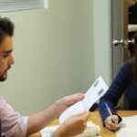 「一肌ぬぐ」人助けのために頑張る英語フレーズ