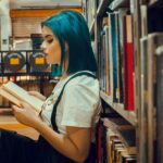 「没頭」を英語で言うと?エミリーの熱中する本とは?